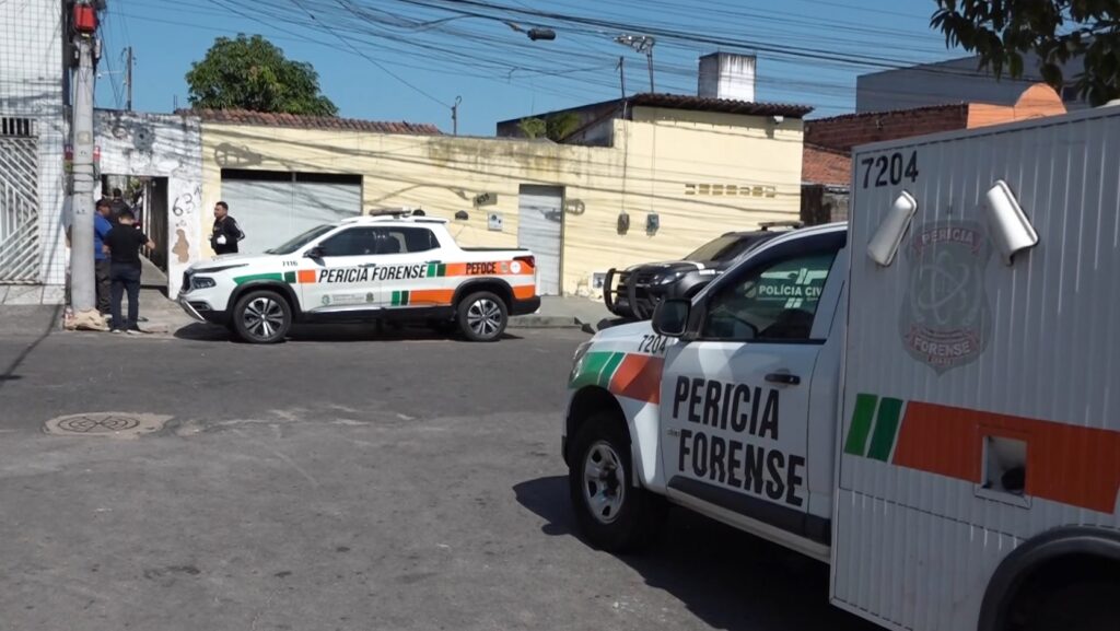 Vendedor ambulante é morto a tiros na vila de casas em que morava, em Fortaleza