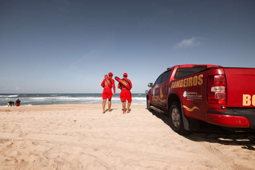 Bombeiros contabilizam 369 banhistas resgatados de afogamento no Ceará em 2024