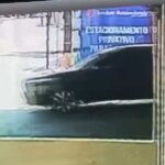 Criminosos são flagrados furtando carros e acessórios em loja de veículos em Fortaleza