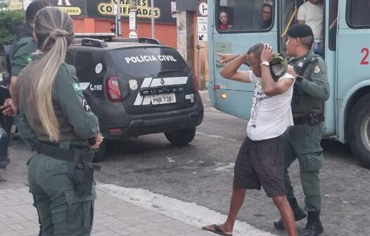 Homem suspeito de importunação sexual é preso após agir dentro de ônibus em Fortaleza