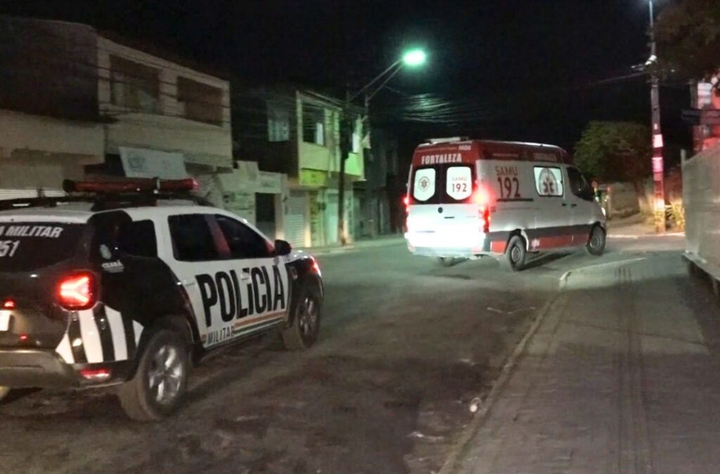 Dois suspeitos de assaltar casa de rações são resgatados de linchamento em Fortaleza