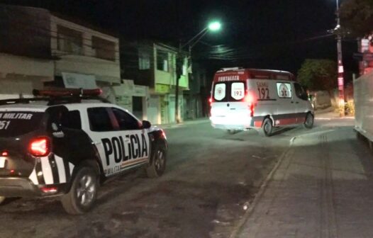 Dois suspeitos de assaltar casa de rações são resgatados de linchamento em Fortaleza