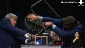 Datena agride Marçal com uma cadeira após ser provocado em debate