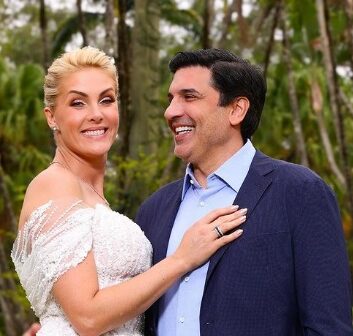 Ana Hickmann usa vestido de 100 mil pérolas em noivado com Edu Guedes