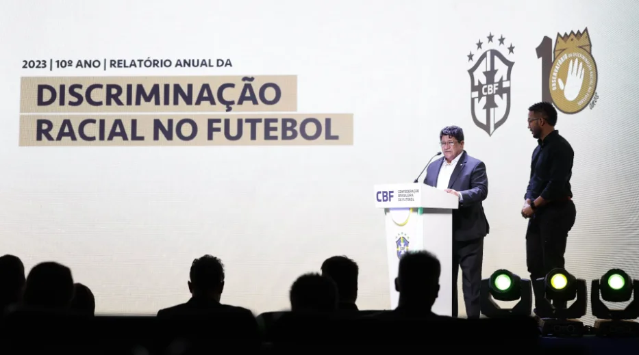 Relatório da Discriminação Racial revela aumento de atos racistas no futebol de 39% em um ano