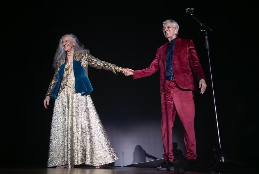 Caetano Veloso e Maria Bethânia encantam público paraense com hit de Joelma em show em Belém