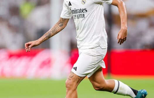 Ceballos torce tornozelo e Real Madrid perde 3º meio-campista com lesão grave: dois meses fora