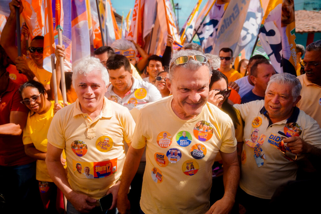 Sarto faz caminhada na comunidade Marrocos, no Grande Bom Jardim, nesta segunda-feira (2)