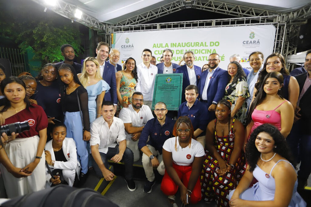 Elmano e Camilo participam de aula inaugural do curso de Medicina, em Baturité