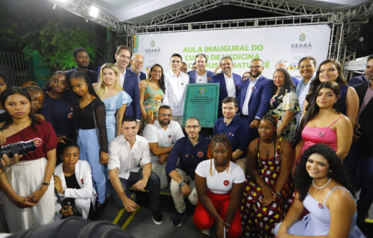 Elmano e Camilo participam de aula inaugural do curso de Medicina, em Baturité