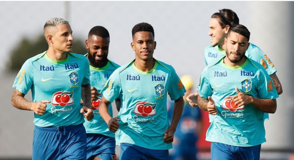 Estêvão revela inspiração em Neymar na seleção brasileira e comemora encontro com Vini Jr.