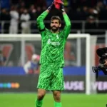 Alisson contraria previsão de técnico e deve reforçar o Liverpool: ‘Está disponível’