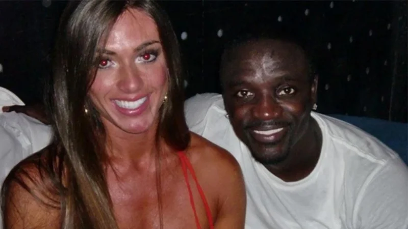 Atração do Rock in Rio, Akon fala sobre namoro com Nicole Bahls e férias no Brasil