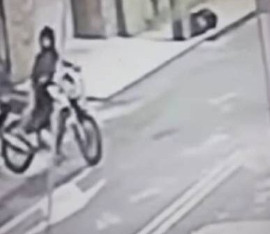 Motocicleta de entregador de pizzaria é furtada no bairro de Fátima, em Fortaleza