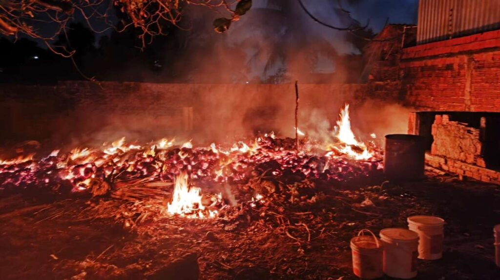 Bombeiros controlam incêndio em depósito de materiais de reciclagem em Pacatuba