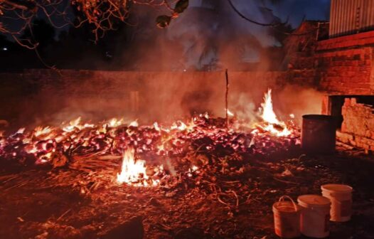 Bombeiros controlam incêndio em depósito de materiais de reciclagem em Pacatuba