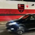 Torcida do Flamengo picha muros da Gávea pedindo ‘Fora Tite’ e ameaçando elenco com ‘porrada’