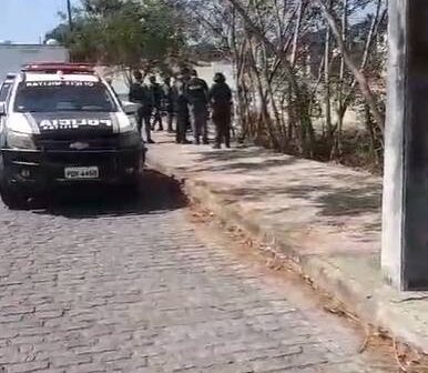 Corpo de homem é encontrado em lixo no bairro Bonsucesso, em Fortaleza