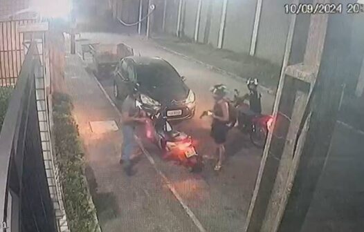 Homem tem moto roubada ao chegar em frente a condomínio, em Fortaleza