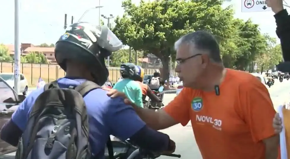 Eduardo Girão enfatiza foco na segurança em dia de panfletagem no Pan-Americano