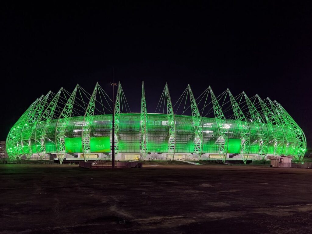 Arena Castelão é iluminada de verde para celebrar o Dia Nacional da Doação de Órgãos