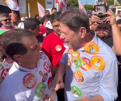 Evandro Leitão faz carreata com Cid Gomes no Parque São José, nesta segunda-feira (2)