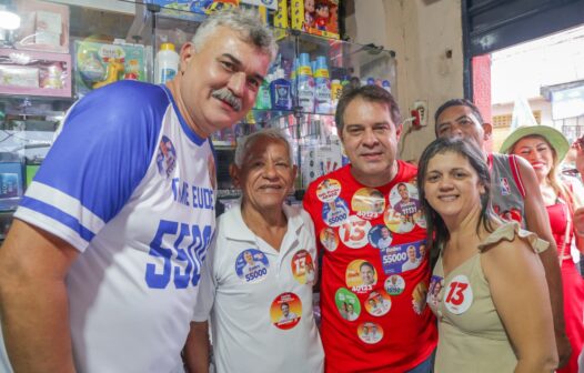 Evandro Leitão realiza caminhada no Henrique Jorge e promete zerar fila de espera para creches