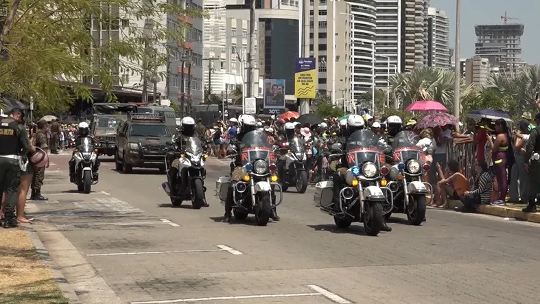 7 de setembro: desfile cívico-militar reúne quase oito mil pessoas em Fortaleza