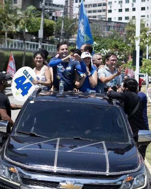 Capitão Wagner realiza carreata na Avenida Beira Mar de Fortaleza