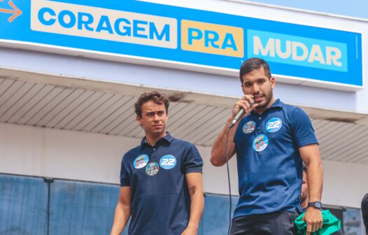 Eleições 2024 em Fortaleza: com presença de Nikolas Ferreira, André Fernandes faz adesivaço no Lagamar