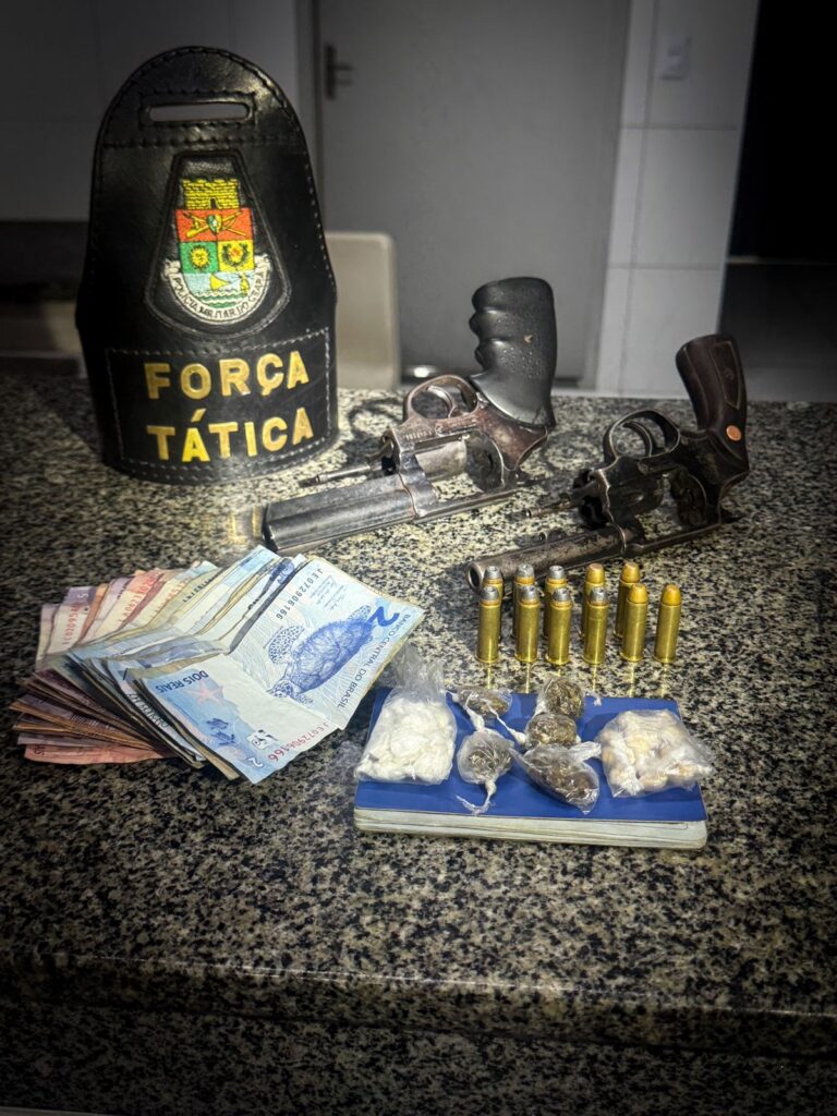 Polícia Militar apreende revólveres, munições e drogas em Tauá