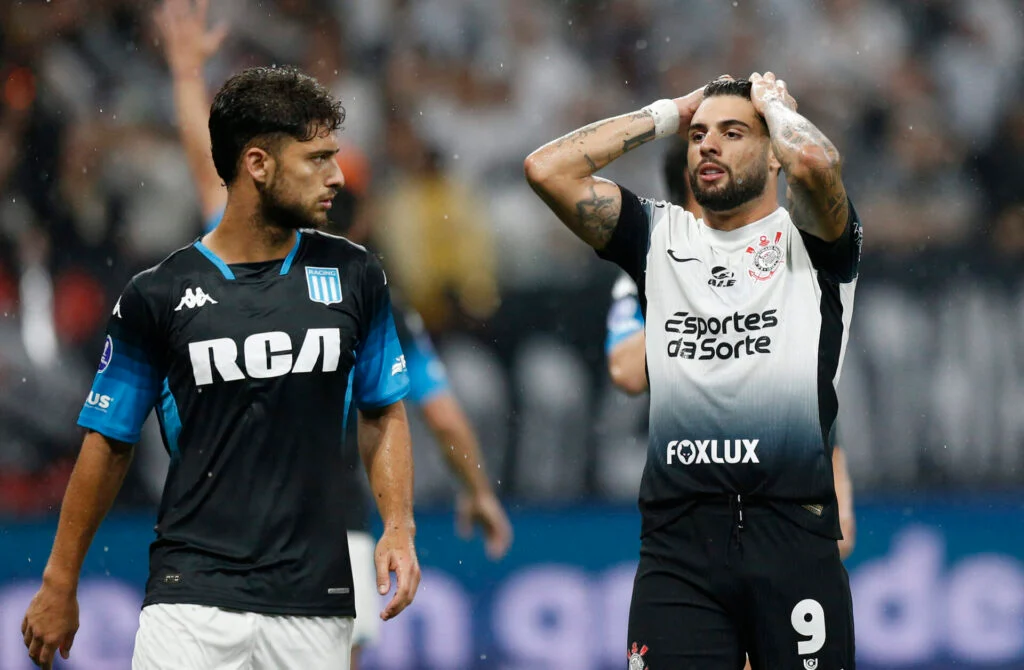 Onde vai passar Racing e Corinthians?