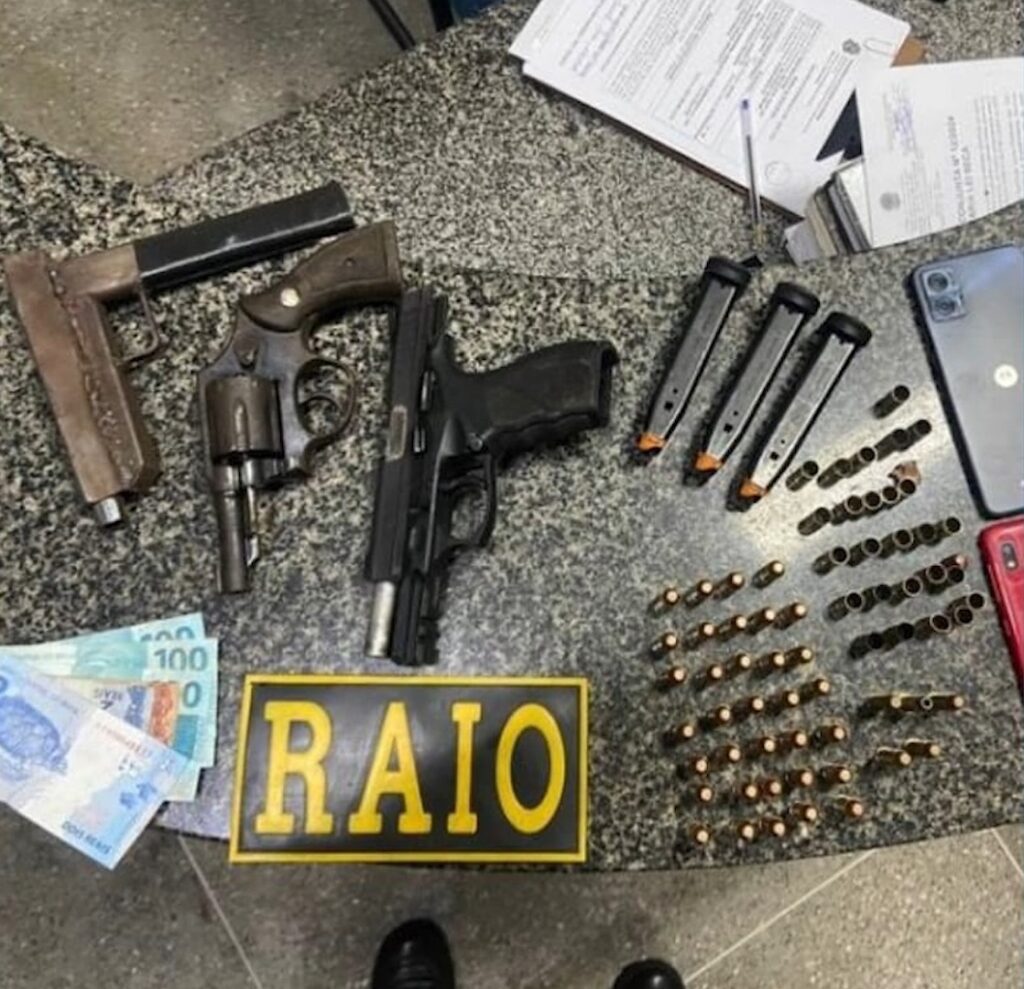 Criminosos são presos com armas e granada após perseguição e troca de tiros em Maracanaú/CE