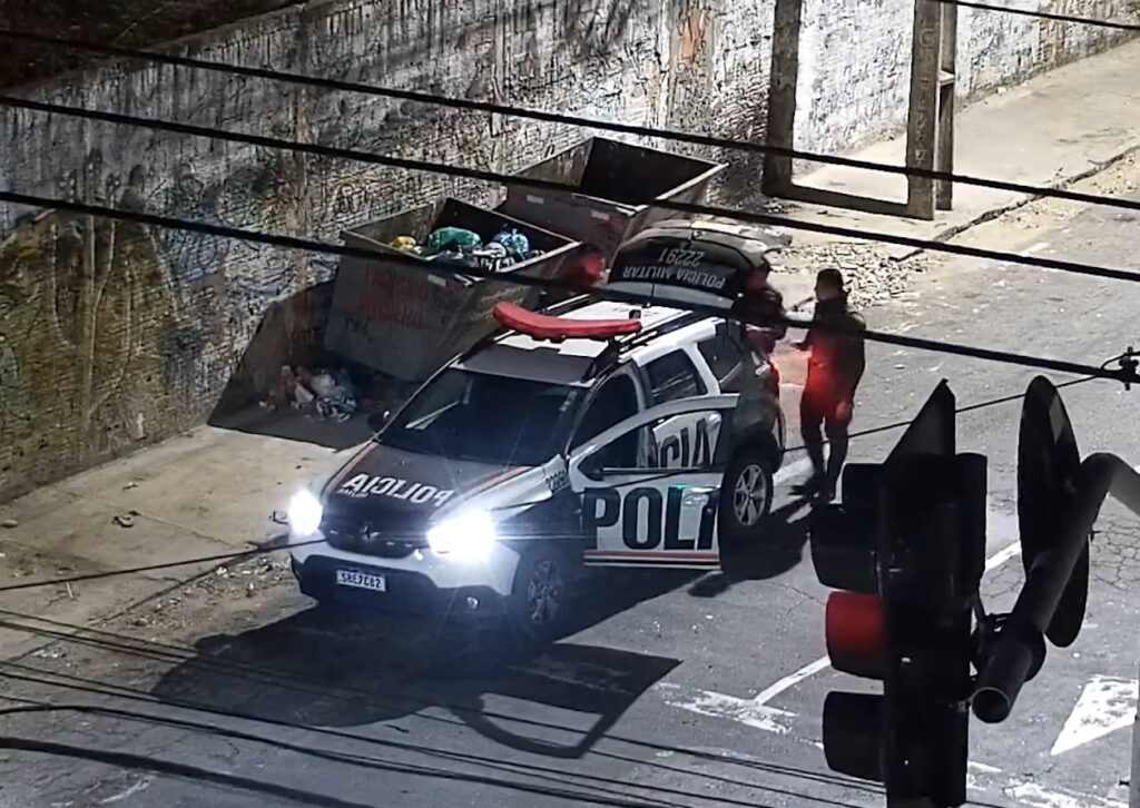 Homem é preso pela Polícia Militar em Fortaleza após furtar cinco metros de fios