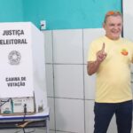 Prefeito José Sarto vota acompanhado por Roberto Cláudio e aliados em Fortaleza