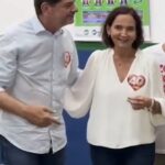 Cid Gomes vota em Sobral acompanhado por Izolda Cela e pela deputada Lia Gomes