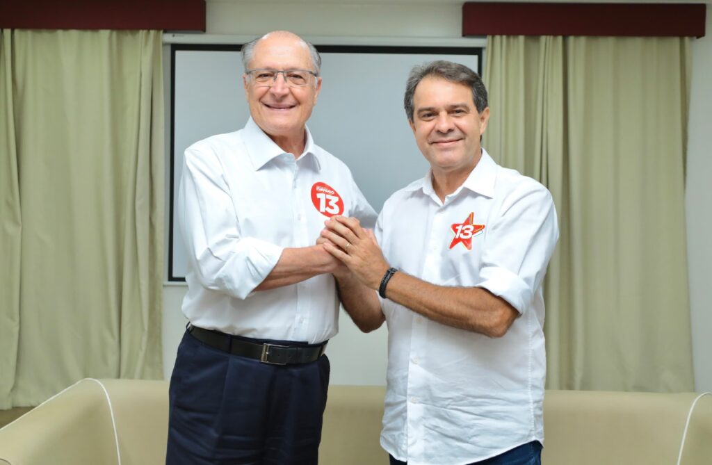 “Quem gosta de ditadura não deveria disputar eleição”, diz Geraldo Alckmin em evento de campanha com Evandro