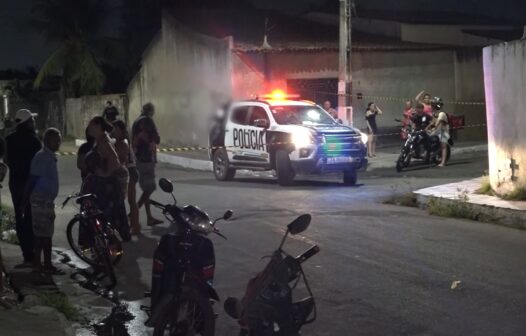 Adolescente é morto a tiros enquanto caminhava em rua de Maracanaú, no Ceará