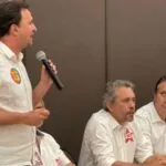 Deputado do partido de André Fernandes participa de evento pró-Evandro em Fortaleza