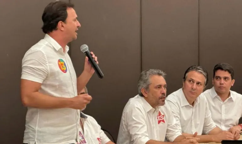 Deputado do partido de André Fernandes participa de evento pró-Evandro em Fortaleza