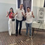 Ministro Camilo Santana vota em Barbalha/CE acompanhado de candidato à reeleição na cidade