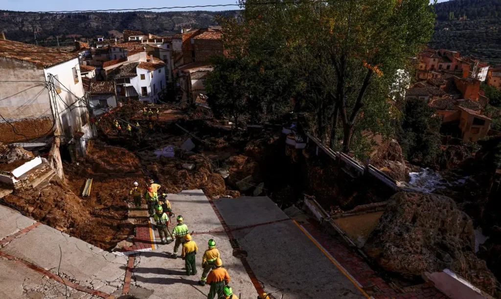 Enchente em Valência arrasta carros e causa ao menos 92 mortes na Espanha