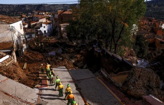 Enchente em Valência arrasta carros e causa ao menos 92 mortes na Espanha