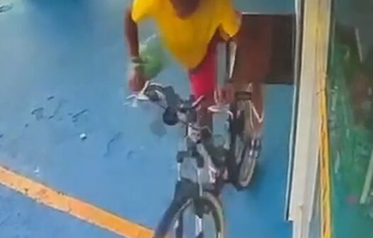 Homem é flagrado furtando bicicleta, volta no mesmo dia para roubar mais e quase é linchado