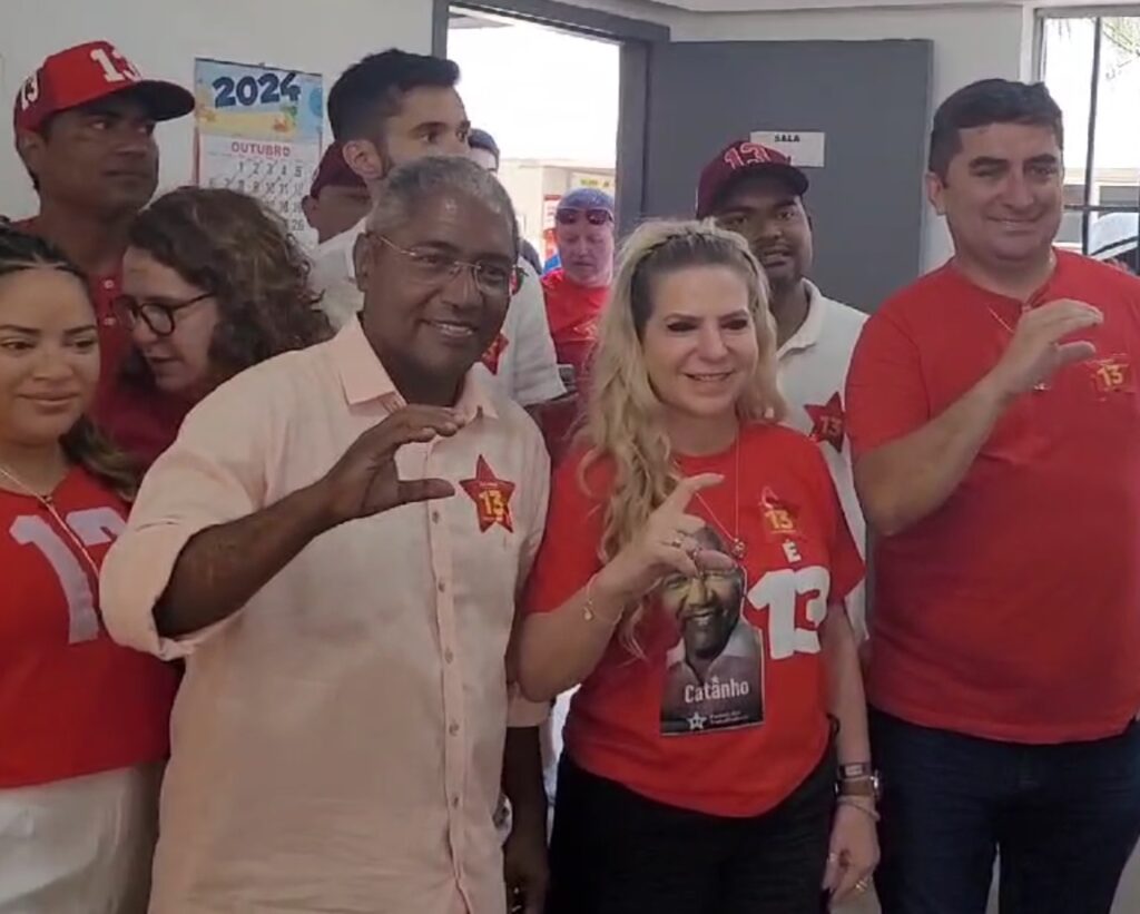 Valdemir Catanho vota no segundo turno em Caucaia acompanhado de Luizianne Lins