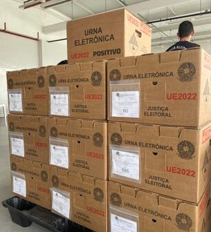 TRE-CE inicia distribuição de urnas para o 2º turno das eleições em Fortaleza nesta quarta-feira (23)