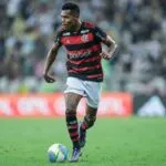 Alex Sandro sente dores na coxa e é poupado no Flamengo para clássico e volta da Copa do Brasil