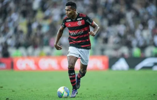 Alex Sandro sente dores na coxa e é poupado no Flamengo para clássico e volta da Copa do Brasil