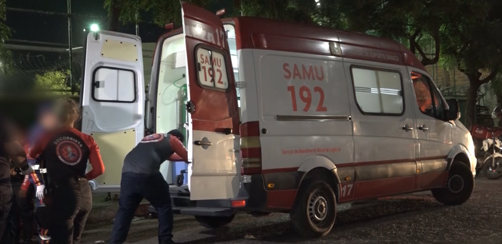 Morador de rua é atropelado por caminhão ao dormir debaixo do veículo, em Fortaleza