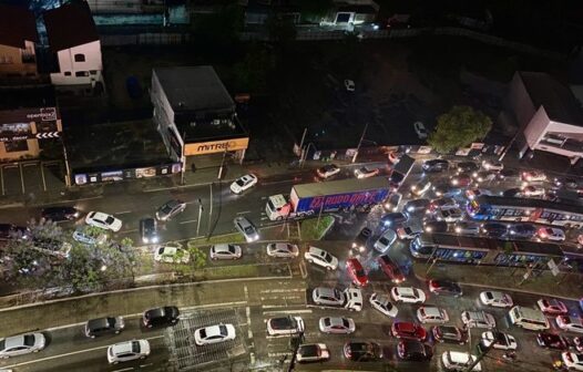 Forte chuva causa queda de energia e deixa São Paulo em estado de atenção